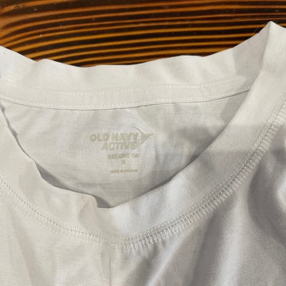 Bundle of Old navy active tops (2) medium - Picture 5 of 5